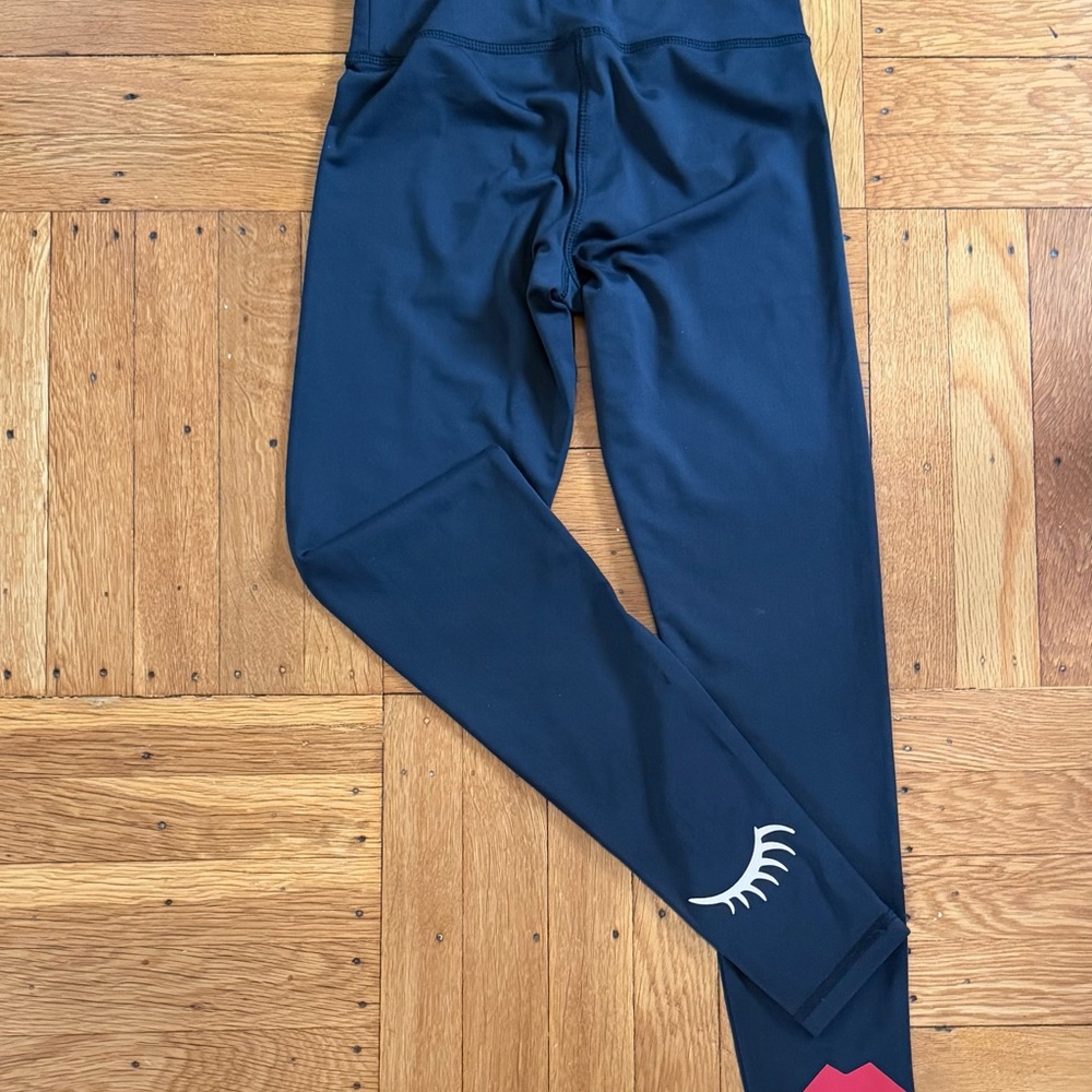 Chic Strut-This Black Ankle Leggings with Eye Detail